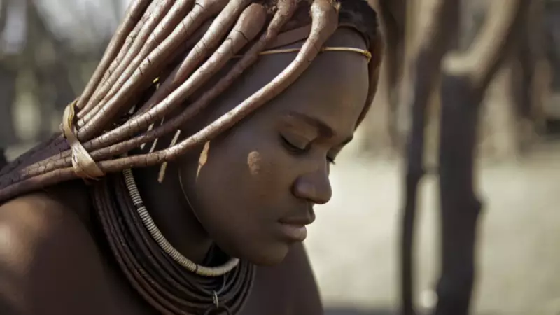 14 Sıra Dışı Güzellik Geleneği: Kemik Kıran Korselerden Uzatılmış Kafataslarına