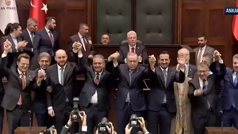 3 Milletvekili AK Parti'ye Geçti: Rozetleri Erdoğan Taktı