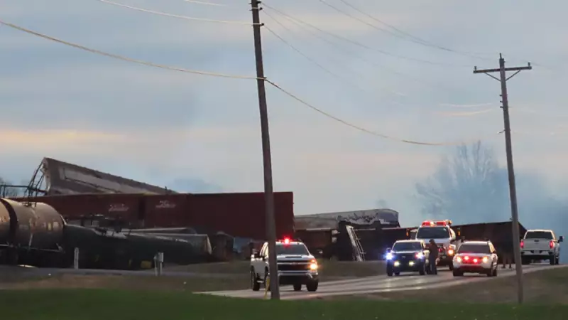 ABD'de Zehirli Gaz Krizi: Kükürt Yüklü Tren Raydan Çıktı, 31 Vagon Devrildi