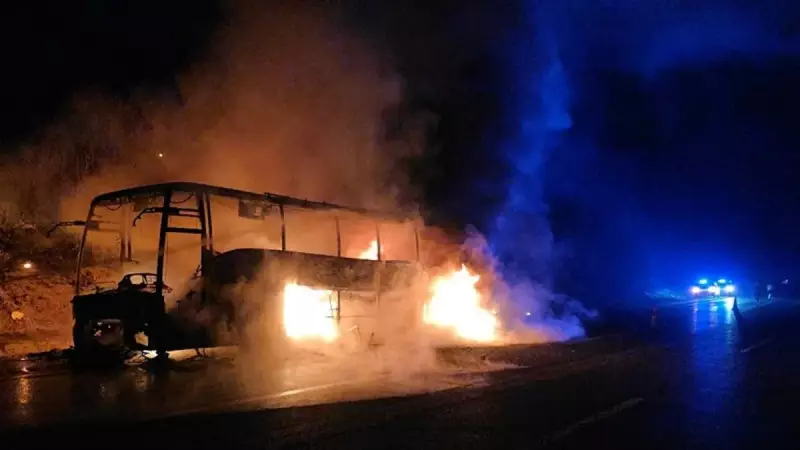 Adana'da Otobüs Alev Alev Yandı: Sürücünün Dikkati Faciayı Önledi