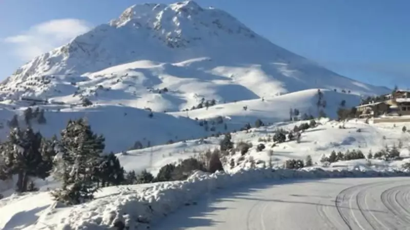 Antalya'da Kar Yağdı: Yüksek Kesimler Beyaza Büründü, Çiftçiler Sevindi