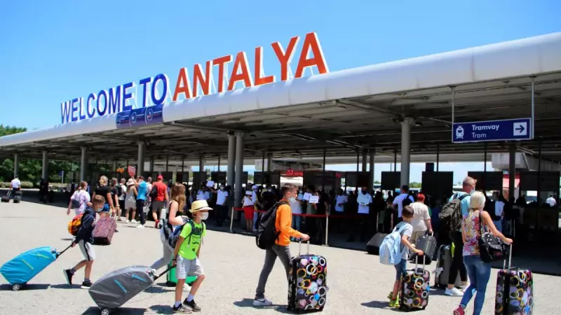 Antalya'da Turizm Patlaması: İngiliz ve Polonyalı Turistler Akın Etti