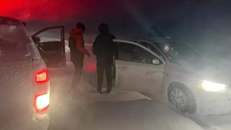 Ağrı'da Kar ve Tipide Mahsur Kalan 6 Kişi Kurtarıldı