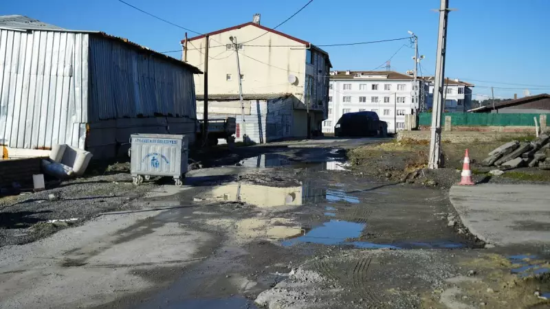 Arnavutköy'de İSKİ Krizi: 2 Aydır Çamur İçinde Kalan Mahalle İsyan Etti