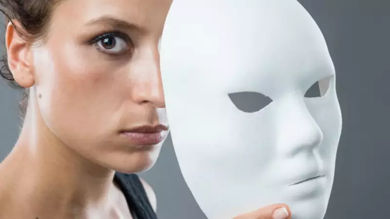 Astrolojinin En Sinsi 3 Burcu: Gülümserken Plan Yapıyorlar!