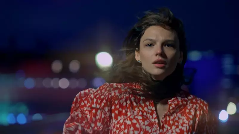 ATV'nin Yeni Dizisi 'Aynı Yağmur Altında'nın İlk Tanıtımı Heyecan Yarattı