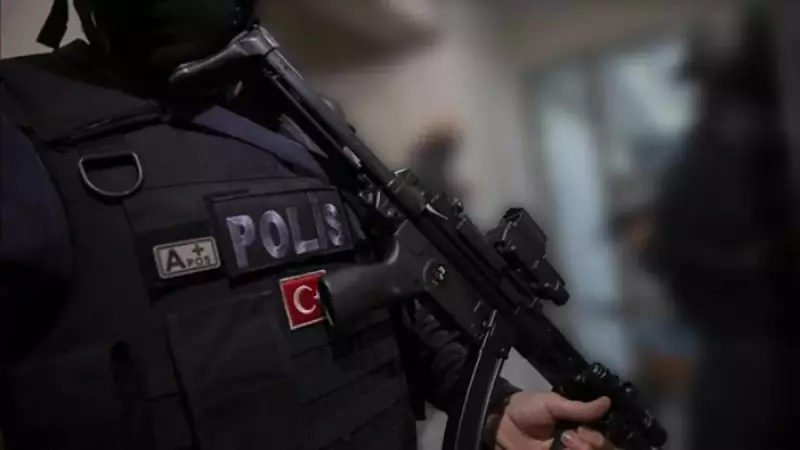 Bahçelievler'de Uyuşturucu Operasyonu: Polisi Görünce Balkondan 296 Gram Atıldı, 6 Kişi Tutuklandı