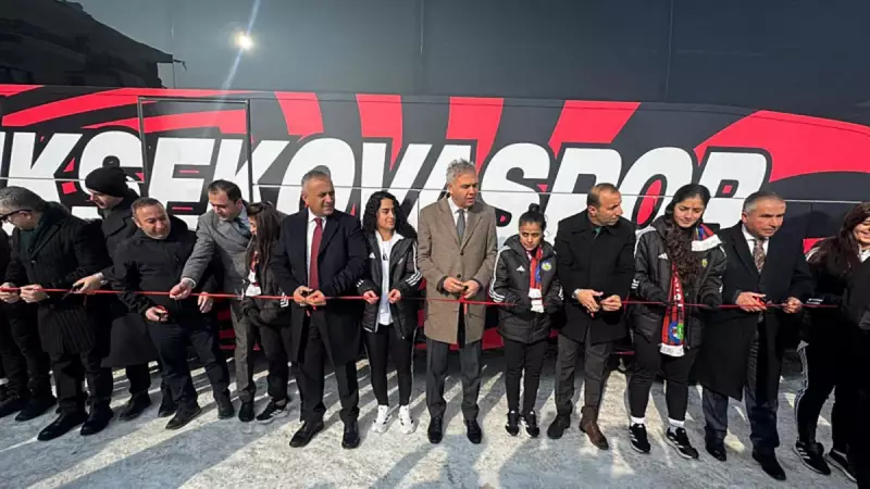 Başkan Erdoğan'dan Yüksekovaspor Kadın Futbol Takımı'na Otobüs Hediyesi