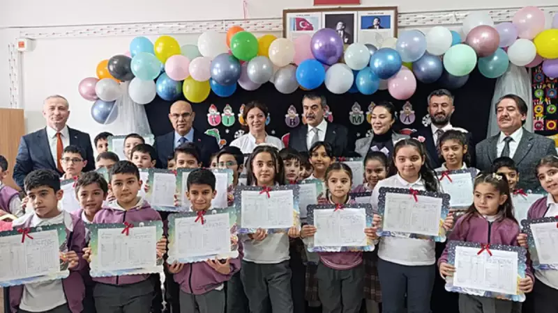 Bakan Tekin Ağrı'da Karne Dağıttı: 'Dijital Bağımlılığa Dikkat'