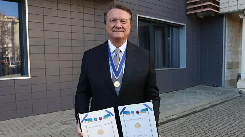 Beşiktaş'ın Eski Başkanı Hasan Arat'a Kosova'dan Cumhurbaşkanlığı Onur Nişanı