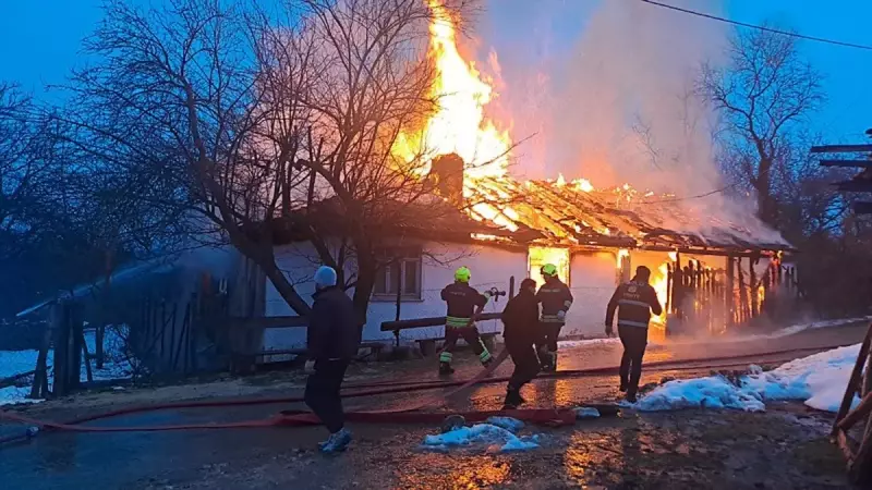 Bolu'da Ahşap Ev Bacadan Başlayan Yangında Küle Döndü