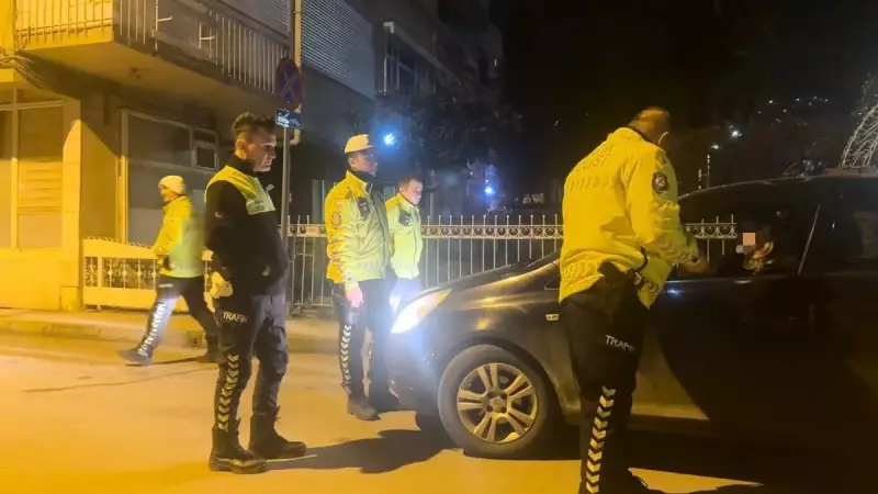 Bursa'da alkollü sürücü: 'Eşim gelmeden inmem' diyerek polise direndi