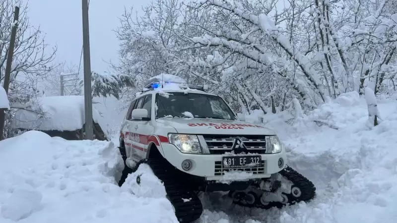 Düzce'de 1 Metre Kar: Yatalak Hastaya Paletli Ambulansla Ulaşıldı