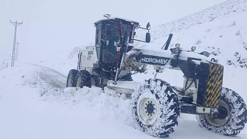 Elazığ'da Kar Mücadelesi: 79 Köy Yolu Ulaşıma Açıldı