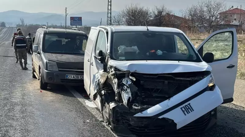 Elazığ'da İki Araç Çarpıştı: 3 Kişi Yaralandı