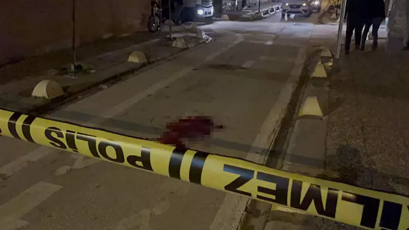 Eskişehir'de Kız Arkadaş Kavgası Bıçaklı Saldırıyla Sona Erdi: 4 Yerinden Yaralandı