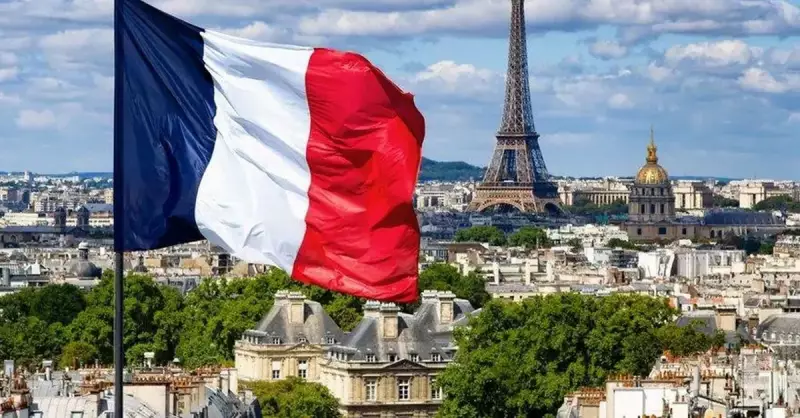 Fransa Ekonomisi Özel Yasa ile Kepenk İndirmekten Kurtuldu