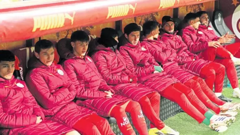 Galatasaray'ın 135 Milyon Euro'luk Kadrosunda Yedek Kulübesi Krizi