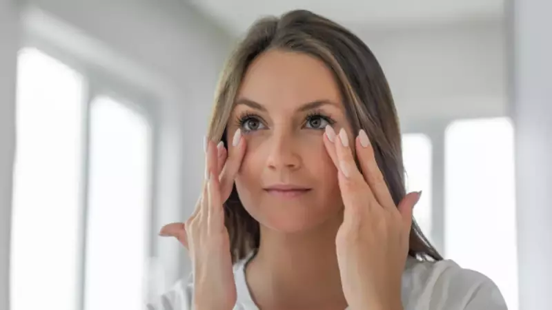 Göz Altı Morluklarına 3 Doğal Yağlı Serum Tarifi: Evde Hazırla!