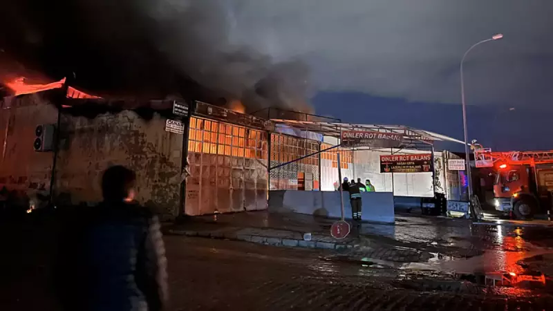 Hatay'da Sanayi Sitesi Yangını: Alevler 4 İş Yerine Sıçradı