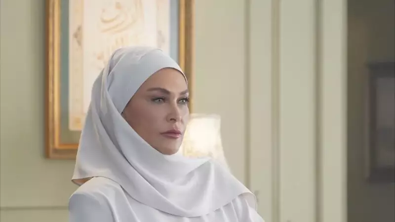 Hülya Avşar, 'Aynı Yağmur Altında' Dizisiyle Ekranlara Dönüyor!