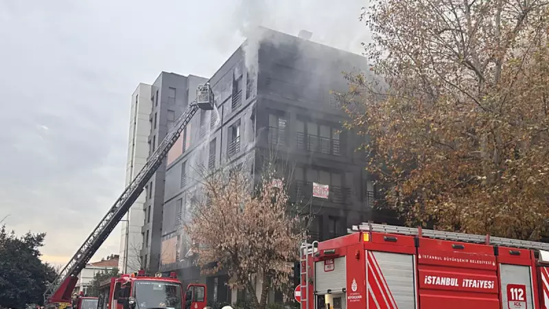 Kadıköy Bağdat Caddesi'nde 5 Katlı Binada Yangın: İtfaiye Müdahalesi Sürüyor