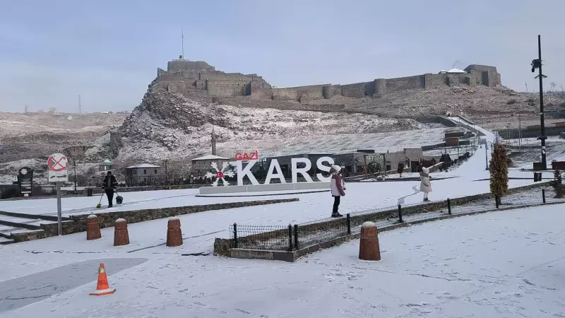 Kars'ta Kar Yağışı: Kent Beyaza Büründü, Sıcaklık -10 Derece