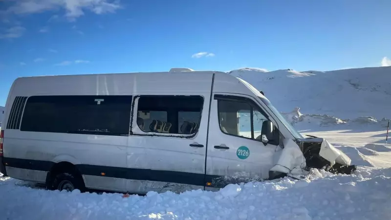 Kayseri'de Taksi ve Minibüs Çarpıştı: 16 Kişi Yaralandı