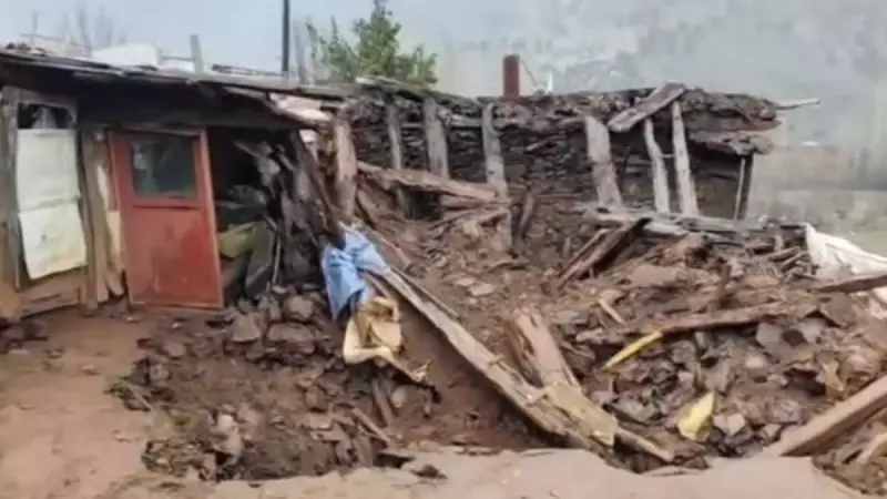 Konya'da Sağanak Ahırı Vurdu: Çatı Çöktü, 10 Hayvan Can Verdi