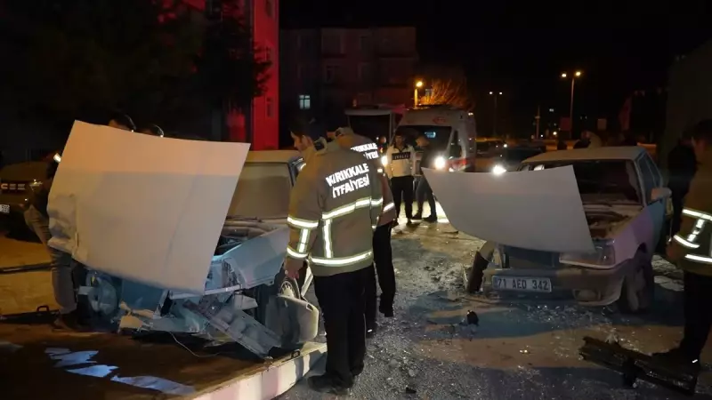 Kırıkkale'de Kafa Kafaya Çarpışma: 3 Yaralı, Araçlar Hurdaya Döndü
