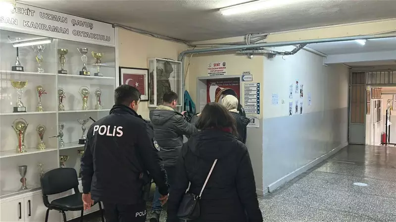 Kütahya'da Ücretsiz Çikolata Dağıtımı: 20 Öğrenci Zehirlenme Şüphesiyle Hastaneye Kaldırıldı