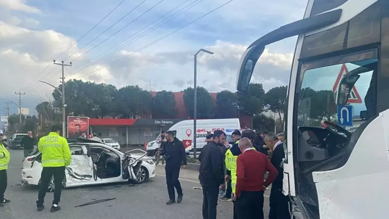 Manisa'da Feci Kaza: Otobüs ile Otomobil Çarpıştı, 1'i Çocuk 3 Yaralı