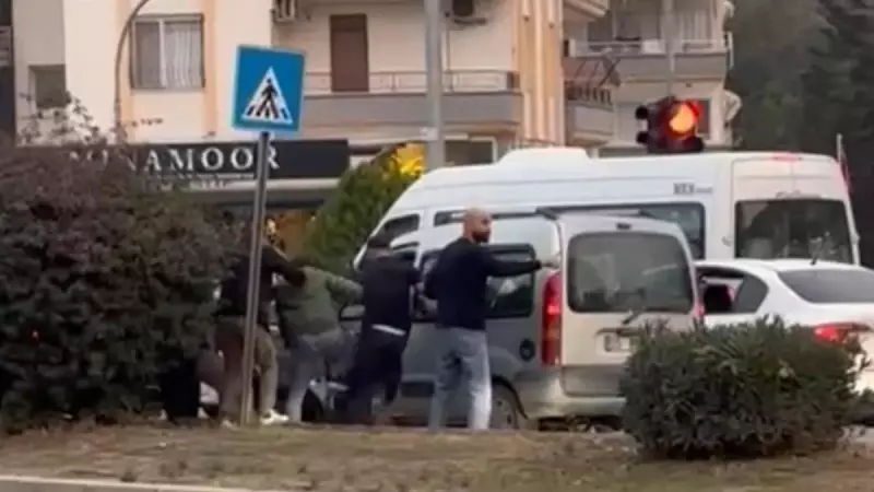 Mersin'de Trafik Tartışması: 5 Kişi Sürücüyü Darbedip Gözaltına Alındı