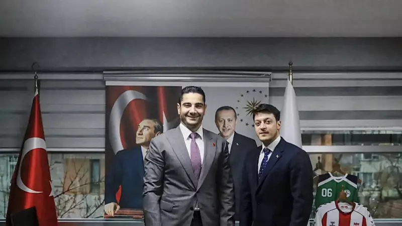 Mesut Özil, Taha Akgül'ü Makamında Ziyaret Etti