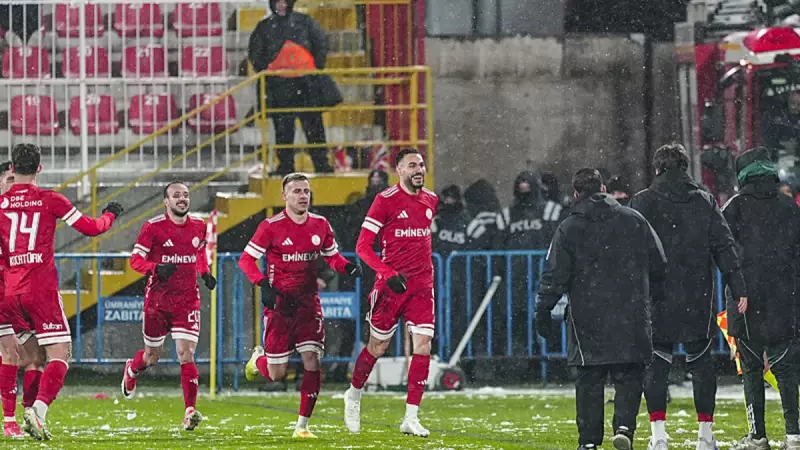 Ümraniyespor, Serik Spor'u 5-0 Mağlup Etti: Barış Ekincier'in Hat Trick'i