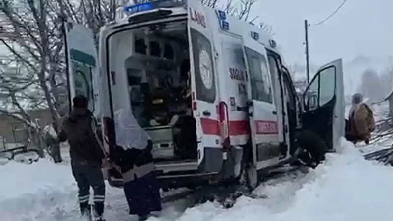 Muş'ta Kardan Kapalı Yolda Ambulansta Doğum: Anne ve Bebek Sağlıklı