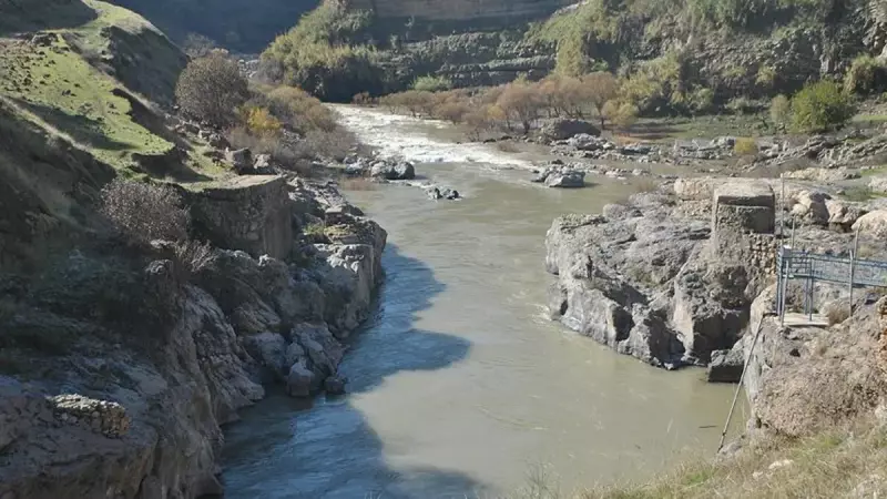 İran'da Sel Felaketi: Dere Taşması Sonucu 3 Kişi Hayatını Kaybetti