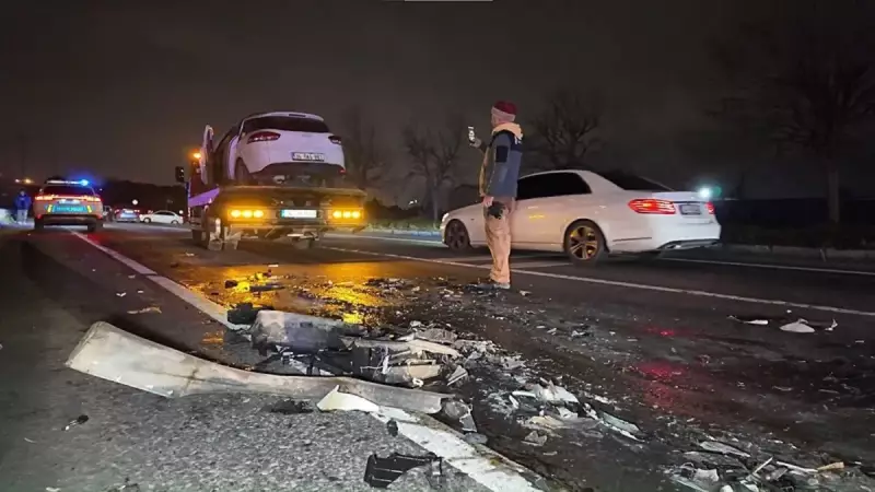 Sancaktepe'de Ters Şeritte İlerleyen Otomobil Korkunç Kazaya Neden Oldu: 1'i Ağır 2 Yaralı