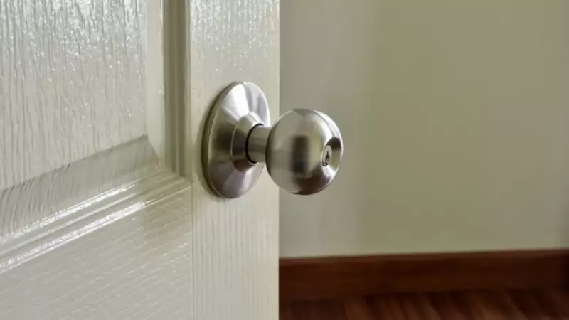 Sararmış Kapıları 4 Malzemeyle Bembeyaz Yapın! Eviniz Yenilensin