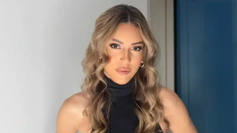 Sinem Kobal'dan 2025'e Veda: Eşi Kenan İmirzalıoğlu'nu Öpmeye Doyamadı!