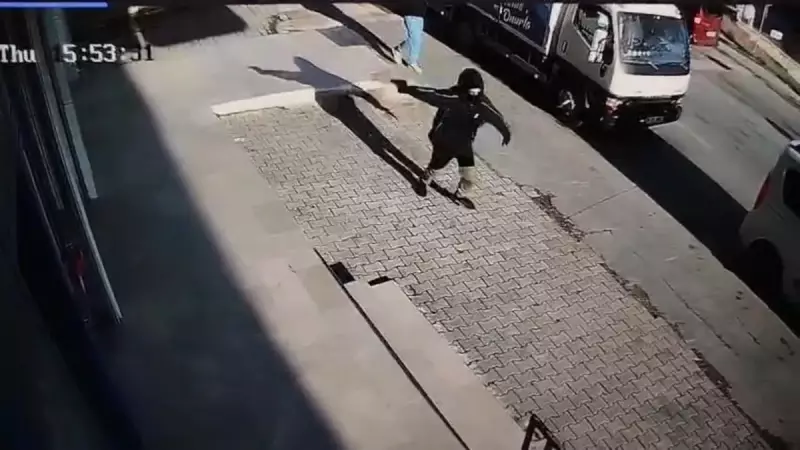 İstanbul Arnavutköy'de 14 Yaşındaki Saldırgan Zincir Markete Ateş Açtı