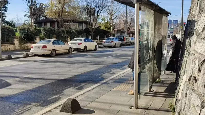 İstanbul'da 1 Aylık Bebek Otobüs Durağında Terk Edildi
