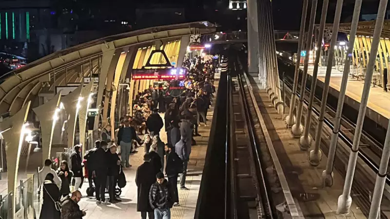 İstanbul'da M2 Metro Hattında Arıza: Seferler Aksadı, Duraklarda Yoğunluk