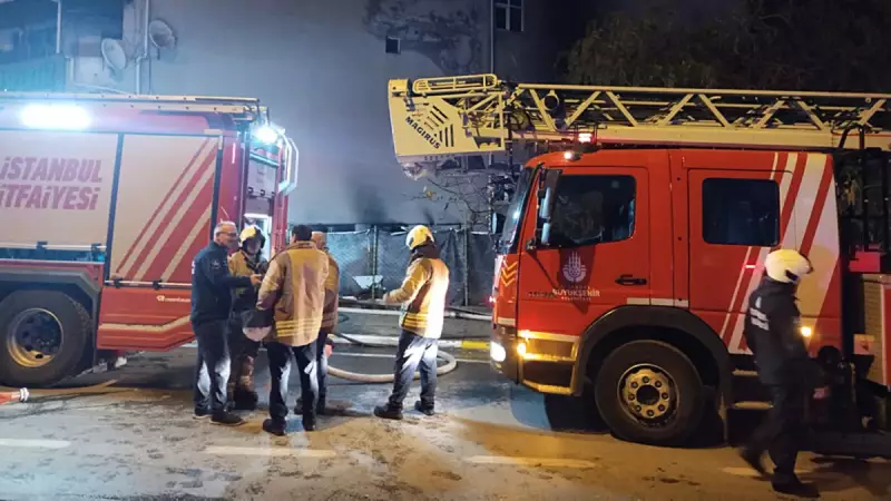 Sultanbeyli'de Boya Kaporta Dükkanında Çıkan Yangında 4 Araç Kullanılamaz Hale Geldi