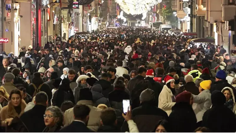 Türkiye 2026'ya Coşkuyla 'Merhaba' Dedi: Meydanlar Doldu Taştı