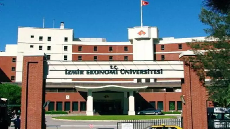 İzmir Ekonomi Üniversitesi'nde Büyük Skandal: Kız Öğrenci Fotoğrafları Oylamaya Açıldı