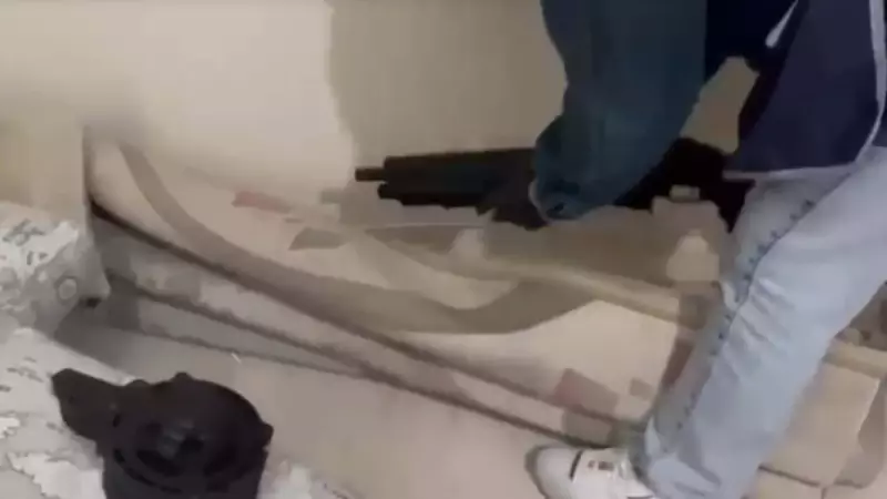 İzmir'de 3 Eve Operasyon: Ruhsatsız Silah ve Uyuşturucu Ele Geçirildi