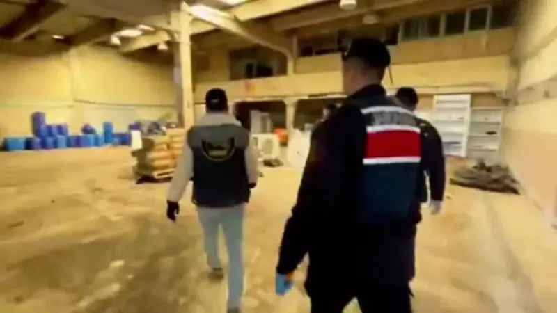 İzmir'de Büyük Uyuşturucu Operasyonu: 1 Ton 625 Kg Hammadde Ele Geçirildi