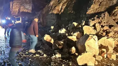 Şanlıurfa Birecik'te Kar Yağışı Heyelanı: Yol Kapandı, Ulaşım Durdu