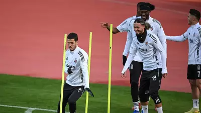 Beşiktaş'ta Salih Uçan'dan Gençlere Anlamlı Jest! Krampon Hediyesi